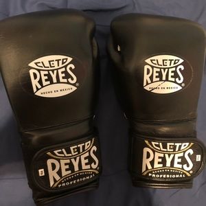 Cleto Reyes 14oz Boxing Gloves